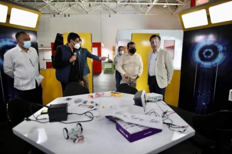 Este martes el Gobernador realizó un recorrido en las instalaciones y las salas con actividades interactivas dedicadas al aprendizaje de la niñez y juventud veracruzana.  



