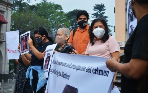 Amigos, activistas y periodistas volvieron  a pedir justicia como desde hace 9 años, por el asesinato de Regina Martínez; con pancartas, lonas y juegos desde la plaza Lerdo de la ciudad de Xalapa pidieron a la Fiscalía del Estado reabra la investigación.