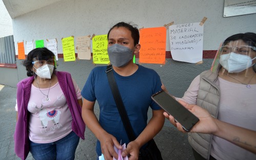 Familiares de Patricia Barajas Mandujano, de 49 años, denunciaron un caso de presunta negligencia en la Clínica Hospital del ISSSTE, en Xalapa. Las personas protestaron afuera del Área de Urgencias del nosocomio ubicado sobre la calle Fraternidad, en el barrio de San Bruno.  