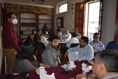  Integrantes de la Comisión Estatal para la Atención y Protección de los Periodistas (CEAPP) se reunieron este jueves con fotógrafos y camarógrafos de la región de Xalapa, donde se escucharon las propuestas y las inquietudes de los compañeros.