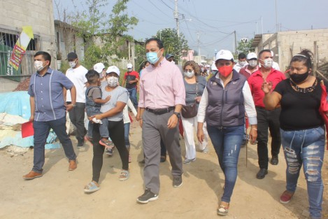 Al declarar que las niñas y los niños representan el futuro de la nación, por lo que es fundamental garantizar su sano desarrollo y bienestar, el candidato de la alianza Va por México a la Diputación Federal por el Distrito de Xalapa Urbano, Américo Zúñiga Martínez, indicó que desde San Lázaro impulsará iniciativas que les permitan vivir en un mejor país.