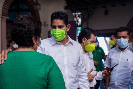 Con  la presencia del delegado nacional del partido, Javier Herrera Borunda, se realizó la entrega de constancias para las fórmulas a las diputaciones locales y a planillas de los ayuntamientos veracruzanos.