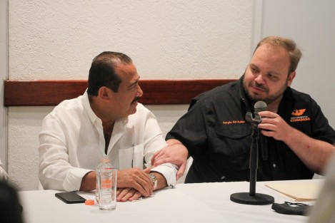 Esta mañana, Oscar Lara fue presentado por el dirigente estatal de Movimiento Ciudadano, Sergio Gil Rullán como candidato a la alcaldía de Veracruz, acompañado por candidatos y candidatas a las diputaciones locales y federales.