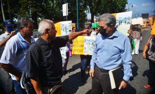 A decir del líder de vendedores, les han incrementado <em>los costos del servicio de agua</em> en unas 30 colonias de Xalapa. 