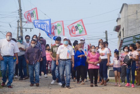 Américo Zúñiga Martínez, candidato de la coalición <em>Va por México</em> a la diputación federal por el distrito 10 de Xalapa urbano, dijo que será un legislador de tiempo completo para atender de manera permanente las necesidades del electorado.

