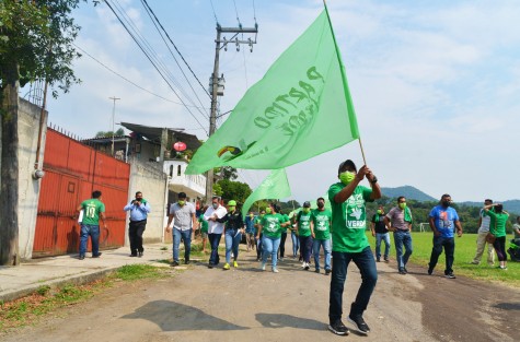 El día de hoy, Mara Chama Villa, candidata a la alcaldía de Teocelo, en su primera actividad del día recorrió el campo deportivo El Magueyal, calles Prolongación de Miguel Hidalgo, Camino a Santa Rosa, Hidalgo e Independencia Poniente, donde platicó con vecinos del lugar sobre las necesidades y peticiones; también recibió distintas propuestas para el mejoramiento del municipio.