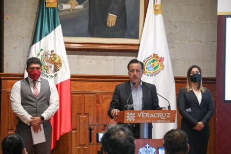 El gobernador Cuitláhuac exhortó a las autoridades del Instituto Nacional Electoral (INE) y el Organismo Público Local Electoral (OPLE) a cuidar el proceso democrático; esto, luego de que fueran halladas cientos de cajas presuntamente con despensas en la Fortaleza de San Carlos (Perote).