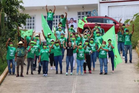 En el día 5 de campaña, Mara Chama, candidata a la alcaldía de Teocelo, visitó a la colonia Teocelo 2000 y la parte baja de la calle Zapaitonal. 