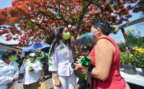  En un ambiente de camaradería, los teocelanos escucharon  las propuestas de la candidata y ofrecieron su apoyo para el próximo 6 de junio.  