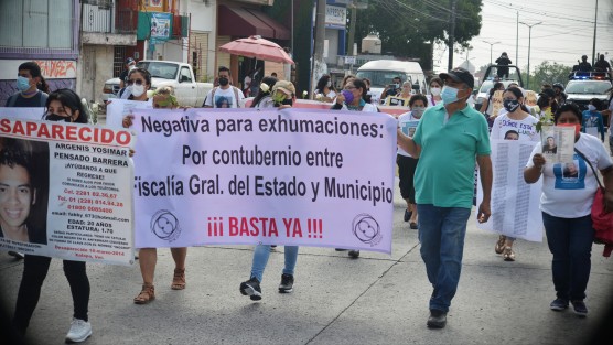 Colectivos de búsqueda de personas desaparecidas conformado por madres y familiares marcharon desde el panteón Palo Verde, monumento a la madre y Plaza Lerdo  para exigir a la Fiscalía y al Gobierno del Estado, no cese en la búsqueda de los desaparecidos.