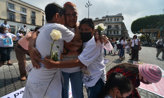 Momentos emotivos se vieron durante la marcha, cuando familiares con lágrimas exigían que sean buscados sus familiares.