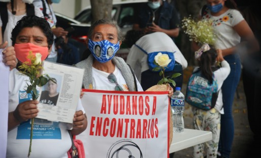Momentos emotivos se vieron durante la marcha, cuando familiares con lágrimas exigían que sean buscados sus familiares.
