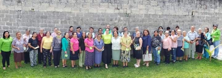 A través de redes sociales, la candidata a la alcaldía de Teocelo, Mara Chama, expresó: A todas las mamás en su día ¡Muchas Felicidades! mi profunda admiración y sobre todo mi compromiso para trabajar por ustedes y sus familias. Nuestro respeto y agradecimiento por su cariño incondicional, sin ustedes, nada sería posible. ¡Gracias por las atenciones a mis queridas abuelitas! Gocen de un excelente #DiaDeLasMadres. #Teocelo.