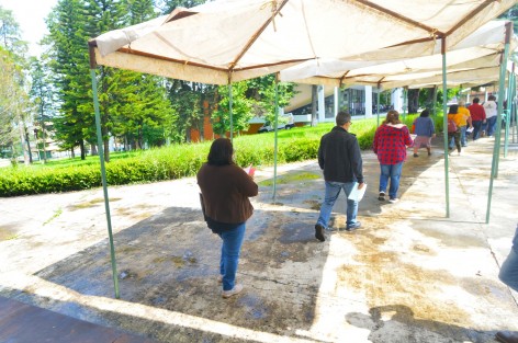 Inició la vacunación contra COVID-19 a adultos mayores de 50 años.  Los módulos, aunque son menos que los instalados para los mayores de 60, se vieron con menor afluencia.