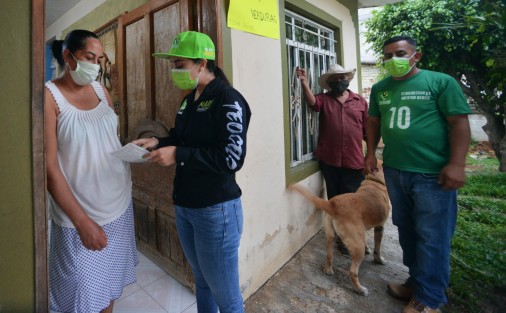 En su octavo día de campaña, la candidata a la alcaldía de Teocelo, Ver. Mara Chama Villa, recorrió la comunidad de Monte Blanco, para escuchar a sus habitantes e invitarlos a su proyecto para continuar formando un mejor municipio. 