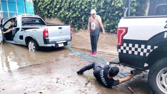 El Gobernador Cuitláhuac García, informó a través de redes sociales que ya están coordinando los esfuerzos con el municipio de Xalapa para atender las diferentes afectaciones por la intensa lluvia que cayó  esta tarde.  