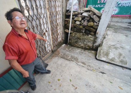 Colchones mojados, ropa, electrodomésticos y una barda afectada fueron los daños más graves tras las lluvias de ayer en la calle Juan Malpica de colonia Rubén Pabello. Los colonos dicen que ya habían reportado a las autoridades el mal funcionamiento del drenaje. 