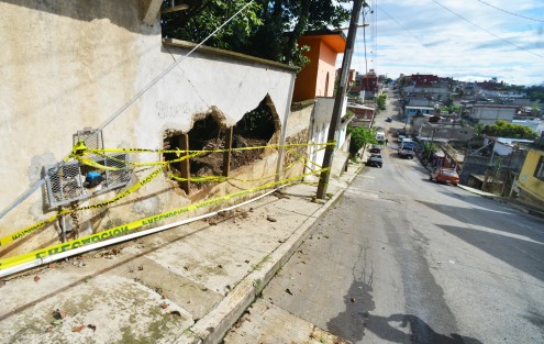 Vecinos de la calle Juan Malpica de colonia Rubén Pabello siguen esperando la ayuda de las autoridades locales y estatales luego de las inundaciones del día de ayer.