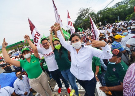 La candidata a la alcaldía de Teocelo por el Partido Verde, Mara Chama, participó en el gran Recorrido de la Unidad en el municipio de Coatepec, encabezado por Luis Ronaldo Zárate, candidato de MORENA a diputado local por ese municipio; le acompañaron otras distinguidas personalidades. 