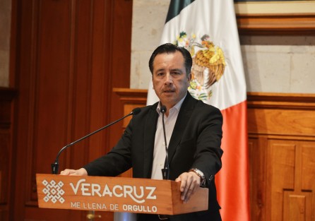 El gobernador Cuitláhuac García aseguró que pasadas las elecciones, revelará qué candidatos fueron <em>lamentablemente</em> postulados en Veracruz, algunos que estarían vinculados con el crimen organizado. 