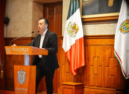 El gobernador Cuitláhuac García aseguró que pasadas las elecciones, revelará qué candidatos fueron <em>lamentablemente</em> postulados en Veracruz, algunos que estarían vinculados con el crimen organizado. 
