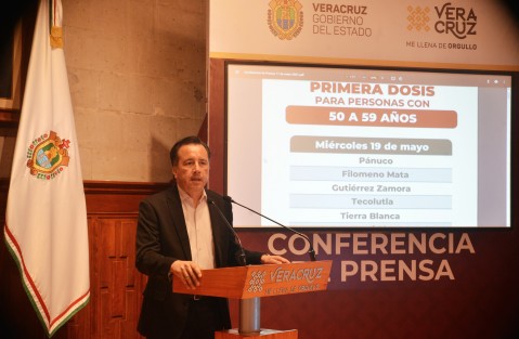 El gobernador Cuitláhuac García Jiménez anunció que este miércoles se reunirá el Comité Técnico de Vacunación en el estado con motivo de la llegada de más lotes Pfizer y CanSino, a fin de preparar una logística diferente que abarque más población en el menor tiempo posible.