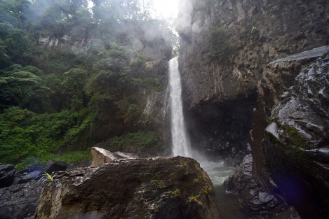 Luego de que una mujer de 60 años de edad falleció al caer de una altura de 100 metros por la falta de mantenimiento del puente de madera, empresarios de Xico optaron por acondicionar un camino que conduzca a la caída de agua y así ayudar a comerciantes y artesanos quienes se vieron seriamente afectados tanto por la pandemia y por el fatal accidente que asustó a los visitantes quienes comenzaron a alejarse, lo que provocó que los ingresos se vieran afectados de manera considerable. 