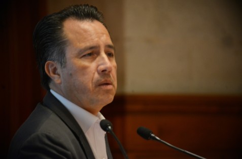 l gobernador Cuitláhuac García Jiménez presentó la Estrategia de Vacunación Masiva para acelerar el Plan Nacional en la presente etapa que corresponde a personas de 50 a 59 años de edad y mujeres embarazadas y en las siguientes, a fin de contribuir a la meta estimada por la Federación de llegar a un 80% de inmunización contra el COVID-19 hacia octubre.

