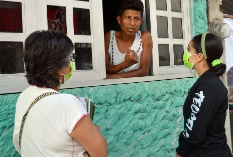 La tardenoche de ayer la candidata del Partido Verde a la alcaldía de Teocelo, Mara Chama Villa, recorrió la comunidad Llano Grande; habló con  vecinos sobre la atención a las vías de comunicación  y recalcó que dentro de los ejes rectores de su proyecto se encuentra  la planeación y proyección eficiente de obra pública, ya que es fundamental.