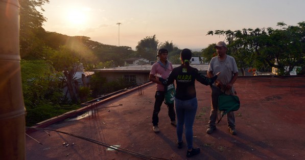 La tardenoche de ayer la candidata del Partido Verde a la alcaldía de Teocelo, Mara Chama Villa, recorrió la comunidad Llano Grande; habló con  vecinos sobre la atención a las vías de comunicación  y recalcó que dentro de los ejes rectores de su proyecto se encuentra  la planeación y proyección eficiente de obra pública, ya que es fundamental.