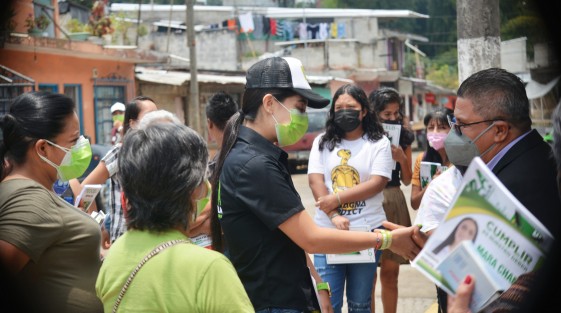 Con mucho éxito concluyó la tercera semana de campaña de la candidata a la alcaldía de Teocelo por el Partido Verde, Mara Chama Villa; llena de energía y con muchas propuestas se encuentra lista para  concluir su cuarta semana convenciendo cada día a más a la población teocelense. Hoy recorrió las calles de Francisco I. Madero y Zapaitonal de la cabecera municipal.