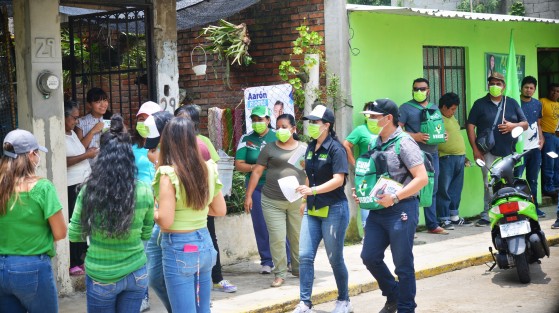 Con mucho éxito concluyó la tercera semana de campaña de la candidata a la alcaldía de Teocelo por el Partido Verde, Mara Chama Villa; llena de energía y con muchas propuestas se encuentra lista para  concluir su cuarta semana convenciendo cada día a más a la población teocelense. Hoy recorrió las calles de Francisco I. Madero y Zapaitonal de la cabecera municipal.