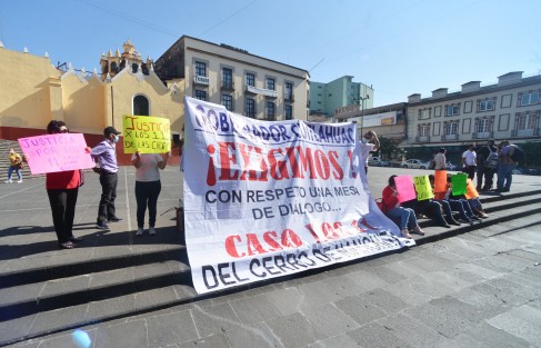 Familiares de 11 detenidos el 24 de enero en Cerro de Nanchital, como presuntos responsables de la ejecución de 12 personas en Las Choapas, se manifestaron en Plaza Lerdo para demandar diálogo con el Gobernador del estado, pues argumentan que los mismos son inocente y se dedican a trabajar el campo.