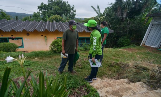La Candidata de PVEM por la alcaldía de Teocelo, Mara Chama Villa, recorrió la comunidad de Baxtla, donde platicó con los trabajadores del campo, cafeticultores y población en general de esta importante comunidad; además intercambió ideas y proyectos para lograr el mejoramiento de esta comunidad. 