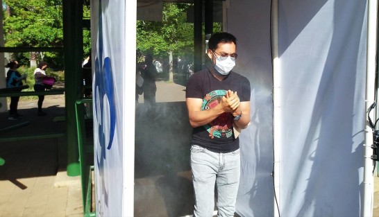 Docentes que fueron inmunizados con la vacuna de Pfizer, reciben este miércoles la segunda dosis de la misma en el Nido del Halcón- UV, Xalapa. Como se recordará, ante la alta demanda en las jornadas de inmunización a personal educativo se tuvo que recurrir a la aplicación de esta vacuna en vez de la de CanSino, que es de una sola dosis.
