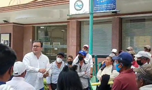 Aspecto del mitin proselitista organizado por el diputado local de Coatepec interino y ex delegado de Bienestar en el mismo distrito, Adrián González Naveda, previo a la conferencia de prensa donde denunciarían supuestos desvíos de recursos en el municipio de Ayahualulco.  