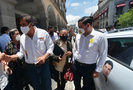 El también ex alcalde y empresario, amenazó con permanecer 4 años en la alcaldía, en caso de que los xalapeños lo elijan, de momento declinó participar en el debate del OPLE, seguramente para lo asustar más a sus adversarios.  