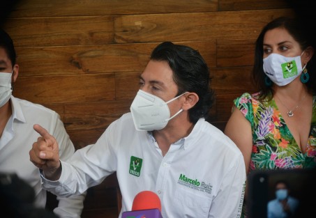 En Teocelo ya ganamos. Con Mara Chama Villa tenemos gobierno cercano a la gente de fortaleza, porque es una mujer muy joven con mucha experiencia y estamos seguros que va a resolver los problemas del pueblo de Teocelo, expresó el dirigente estatal del PVEM. 