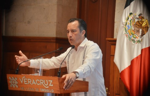 Respecto de la Coordinación Estatal para la Construcción de la Paz, el Gobernador de Veracruz dio a conocer que la Fiscalía General del Estado (FGE) esclareció la presunta privación ilegal de la libertad de una regidora de Perote y del hijo de un profesor de Colipa, descartando secuestro en ambos casos, pero que continúa la investigación hasta llegar a lo conducente; en tanto, quedan en el entorno familiar.