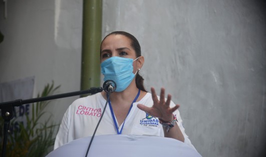 Como una falta de respeto calificó Cinthya Lobato, candidata
del Partido Unidad Ciudadana a la Presidencia Municipal de Xalapa, el nulo interés de parte de los otros candidatos de asistir al debate  que realizó el INE, ya que los ciudadanos pagan para que éstos se realicen y deberían ser obligatorios.
