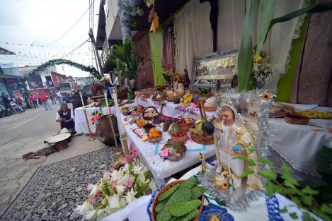 Luego de recorrer en procesión los siete altares distribuidos en el poblado, se celebra una magna misa en la parroquia, pero que en esta ocasión fue efectuada al aire libre debido a la contingencia sanitaria. 