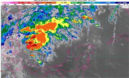 La persistencia de vaguadas sobre el interior de nuestro país y el Golfo de México, apoyadas por el campo de vientos en altura continuarán provocando condiciones para lluvias y tormentas (ráfagas de viento, actividad eléctrica y caída de granizo) fuertes en el estado de Veracruz durante este viernes. 