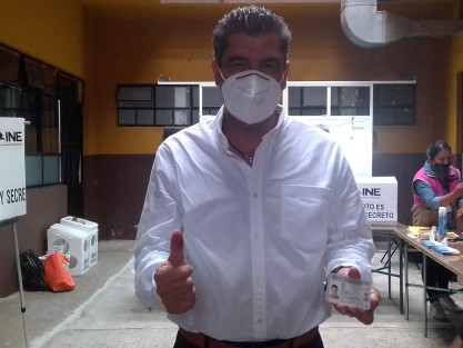 David Velasco pidió al Gobierno limpieza en las elecciones. Como se recordará, el candidato de la alianza PRI-PAN-PRD ha acusado campaña negra y apoyo de los tres niveles de gobierno para <em>derrotarlo</em>, ya que le tienen miedo. 