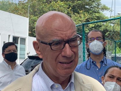 Confiado en que Movimiento Ciudadano obtendrá importantes triunfos en estos comicios, el coordinador nacional de ese partido, Dante Delgado Rannauro, exhortó a los ciudadanos a acudir a las urnas, para dejar de tener gobiernos cleptocráticos, reiteró el también senador y exgobernador de Veracruz. Detrás el exalcalde de Xalapa, entre otros cargos, Armando Méndez de la Luz. 