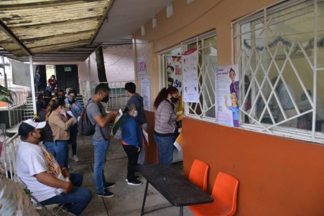 Xalapeños acuden a las urnas. Si aún no conoce la ubicación de su casilla, puede hacerlo consultando el estado y la sección indicada en su credencial, desde el link en esta página. 