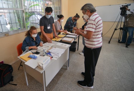 Los padres del Gobernador de Veracruz también acudieron a votar a la misma casilla que el mandatario estatal.  