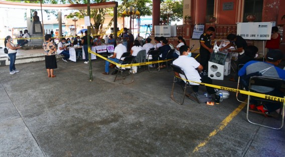 A pesar malos augurios propagados por agoreros del desastre, los ciudadanos del municipio de Teocelo acudieron a las urnas, logrando unas votaciones nutridas y en completa calma.