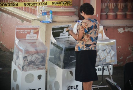 A pesar malos augurios propagados por agoreros del desastre, los ciudadanos del municipio de Teocelo acudieron a las urnas, logrando unas votaciones nutridas y en completa calma.