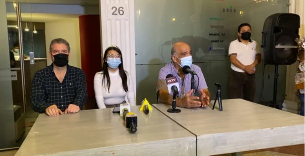 Ricardo Ahued Bardahuil, en conferencia de prensa informó que con base a los resultados con que cuentan, su triunfo es abrumador, por lo que agradeció la confianza de los xalapeños y aseguró que no los defraudará.  