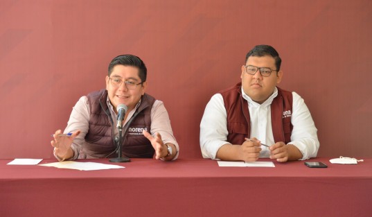 El dirigente estatal del Partido MORENA en Veracruz, Esteban Ramírez Zepeta, acompañado del Secretario General, Yair Ademar, hablaron sobre los resultados alcanzados durante los comicios de este 6 de junio, en donde consiguieron con sus aliados, la mayoría de diputaciones federales y locales, así como una gran parte de las alcaldías. 